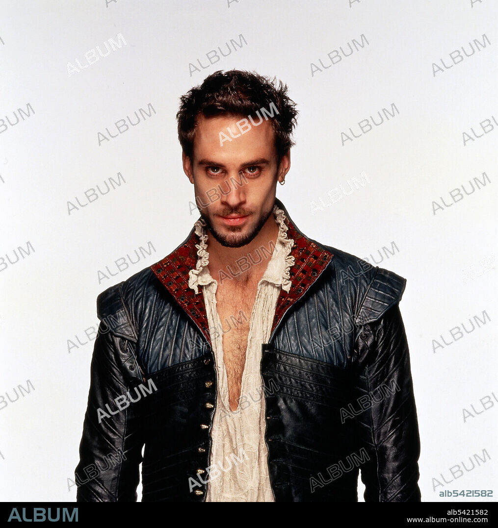 JOSEPH FIENNES in SHAKESPEARE IN LOVE, 1998, directed by JOHN MADDEN. Copyright UNIVERSAL PICTURES.