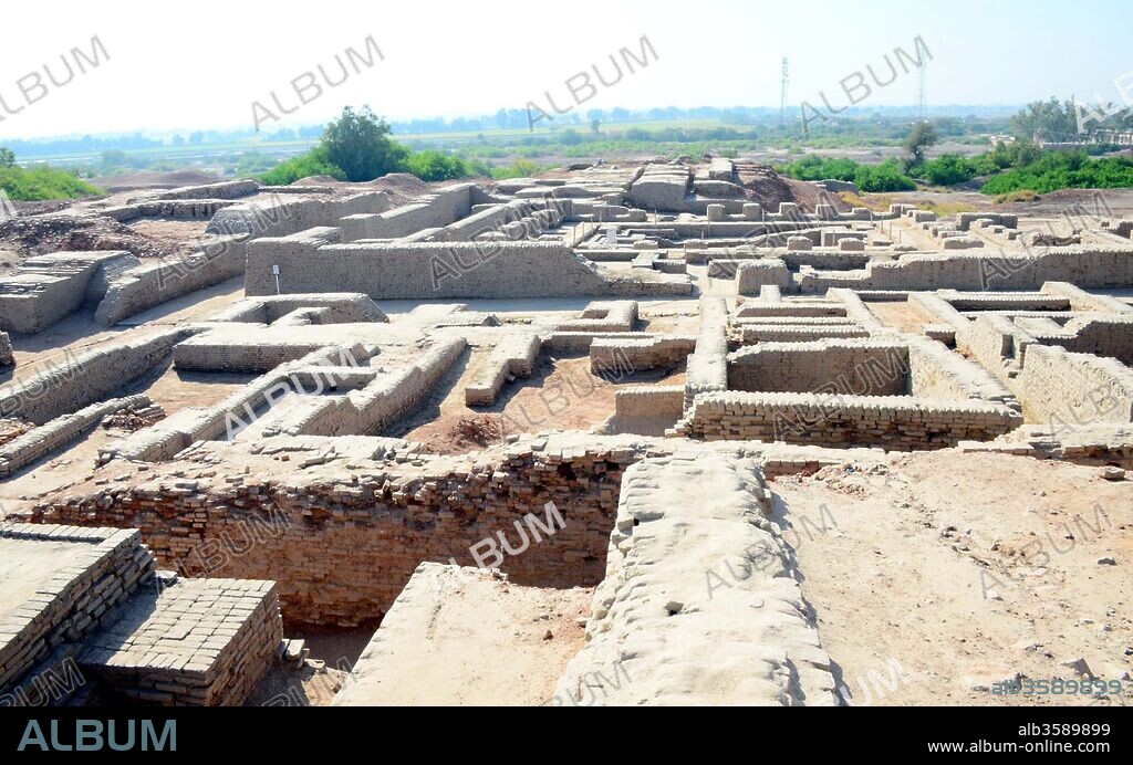 October 29, 2017 - Pakistan - MOHENJO DARO, PAKISTAN, OCT 29: Eye-catching and very fascinating views of World .Heritage Monuments of Mohenjo Daro on Sunday, October 29, 2017. (Credit Image: © PPI via ZUMA Wire). 29/10/2017