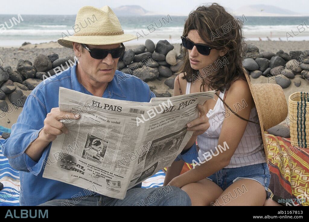 LLUIS HOMAR y PENELOPE CRUZ en LOS ABRAZOS ROTOS, 2009, dirigida por PEDRO ALMODOVAR. Copyright EL DESEO SA/UNIVERSAL INTERNATIONAL PICTURES (UI).