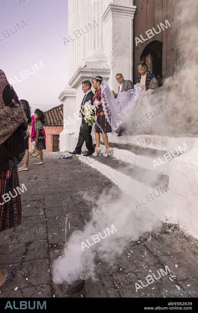 boda en la Iglesia de Santo Tomás, Chichicastenango ,municipio del departamento de El Quiché, Guatemala, Central America.