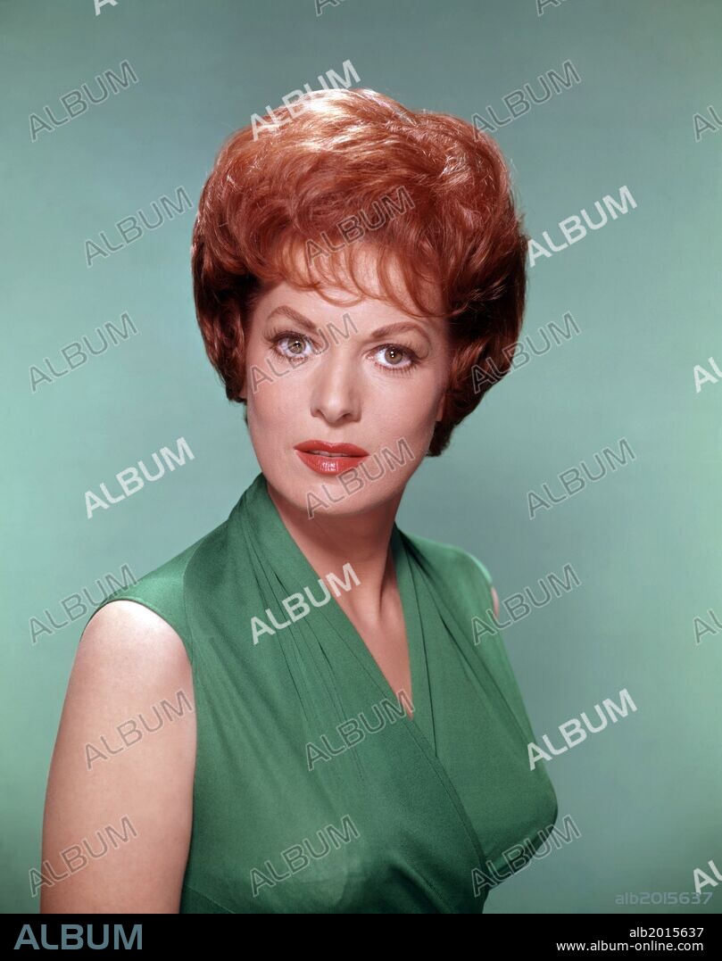 MAUREEN O'HARA in MR HOBBS TAKES A VACATION, 1962, directed by HENRY KOSTER. Copyright 20TH CENTURY FOX.