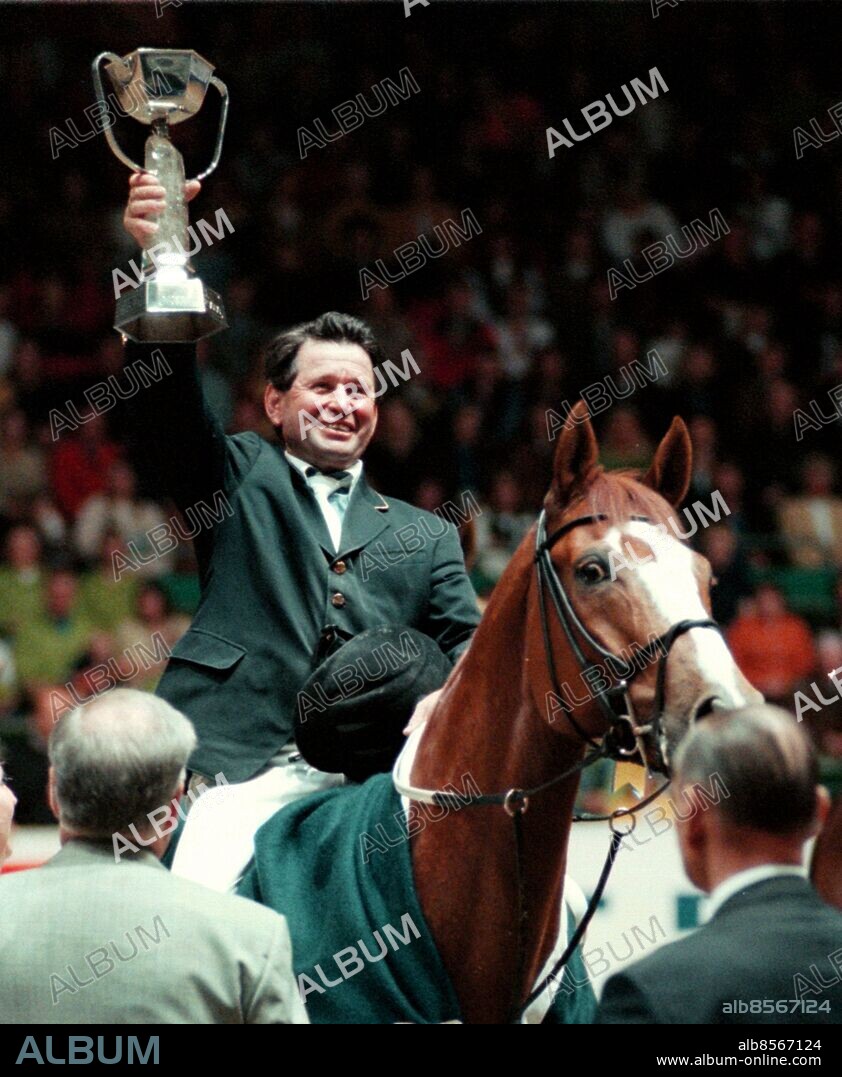 GÖTEBORG 970504-GÖTEBORG HORSE SHOW-VOLVO. WORLD CUP- HUGO SIMON MED VOLOV WORLD CUP BUCKLAN PÅ HÄSTEN ET FRG.FOTO-ANNA REHNBERG-KAMERAREPORTAGE *** Local Caption *** . Kamerareportage ANNA REHNBERG.