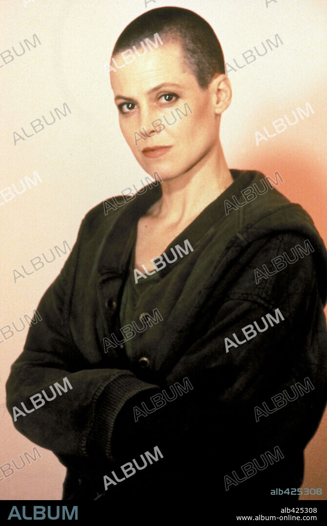 SIGOURNEY WEAVER in ALIEN 3, 1992, unter der Regie von DAVID FINCHER. Copyright 20TH CENTURY FOX.
