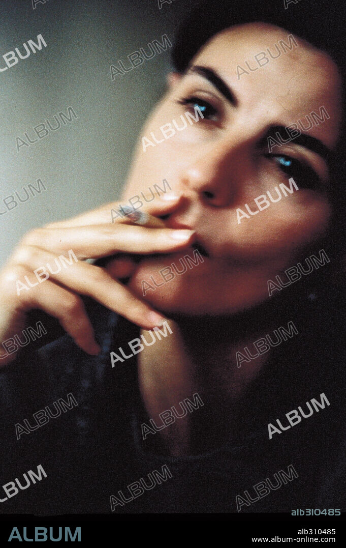 ANA FERNANDEZ en SOLAS, 1999, dirigida por BENITO ZAMBRANO. Copyright MAESTRANZA FILMS.