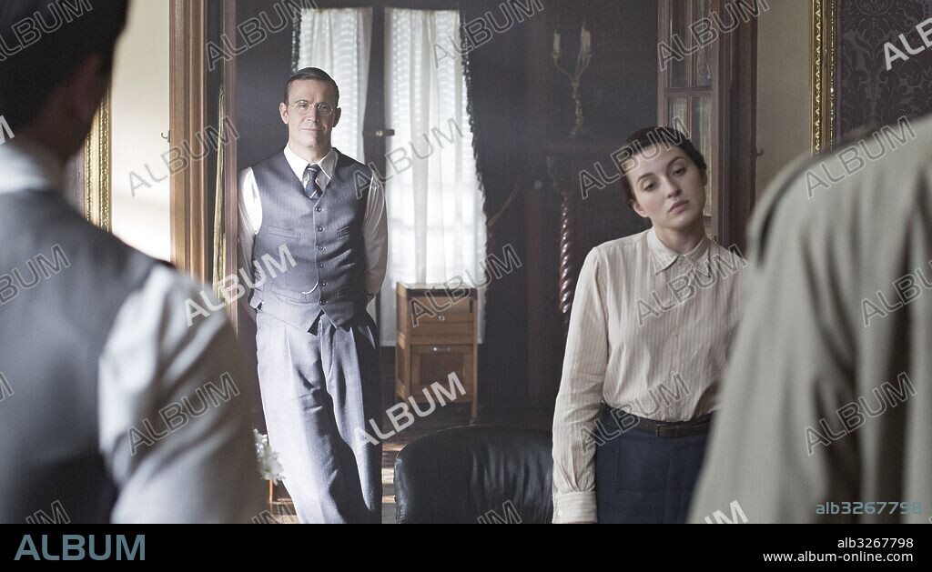 JACK DAVENPORT and MARIA VALVERDE in GUERNICA, 2016 (GERNIKA), directed by KOLDO SERRA. Copyright PECADO FILMS/TRAVIS PRODUCCIONES/PTERODACTYL PRODUCTIONS.