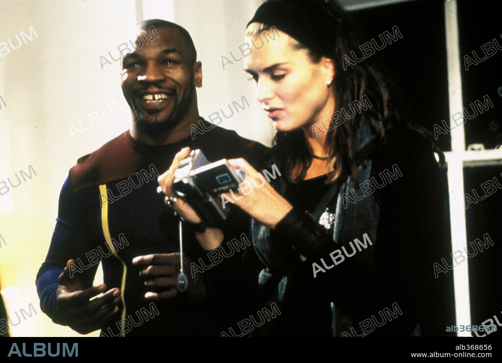 BROOKE SHIELDS and MIKE TYSON in BLACK AND WHITE, 1999, directed by JAMES TOBACK. Copyright SCREEN GEMS.
