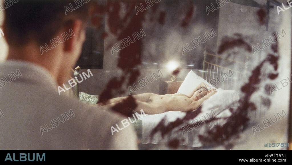 AMIRA CASAR und ROCCO SIFFREDI in ANATOMIE DE L'ENFER, 2004. Copyright CB FILMS/CANAL+/CENTRE NATIONAL DE CINEMATOGRAPHIE/FLANCH.
