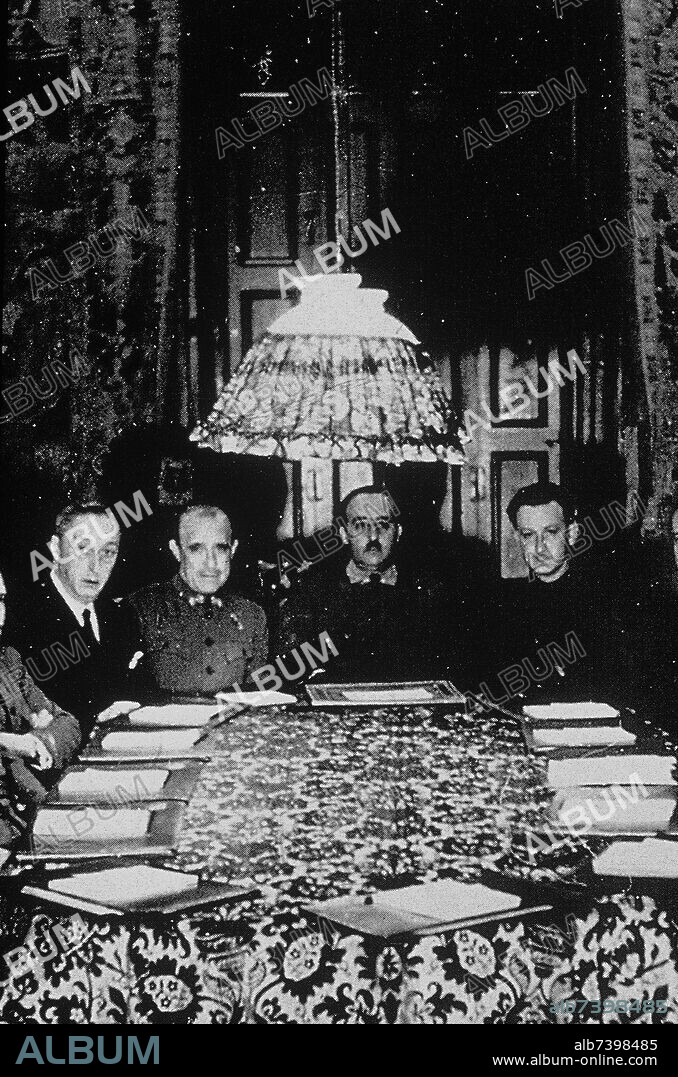 PRIMER GOBIERNO DE LA ESPAÑA NACIONAL CONSTITUIDO EN BURGOS EL 30 DE ENERO DE 1938, PRESIDIDO POR FRANCISCO FRANCO.