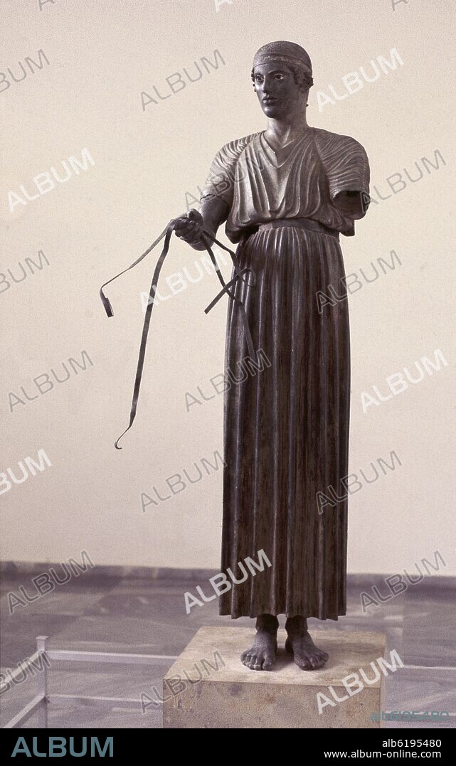 EL AURIGA DE DELFOS - ESCULTURA REALIZADA EN BRONCE HACIA EL AÑO 478 AC - 1,80 CM DE ALTURA.