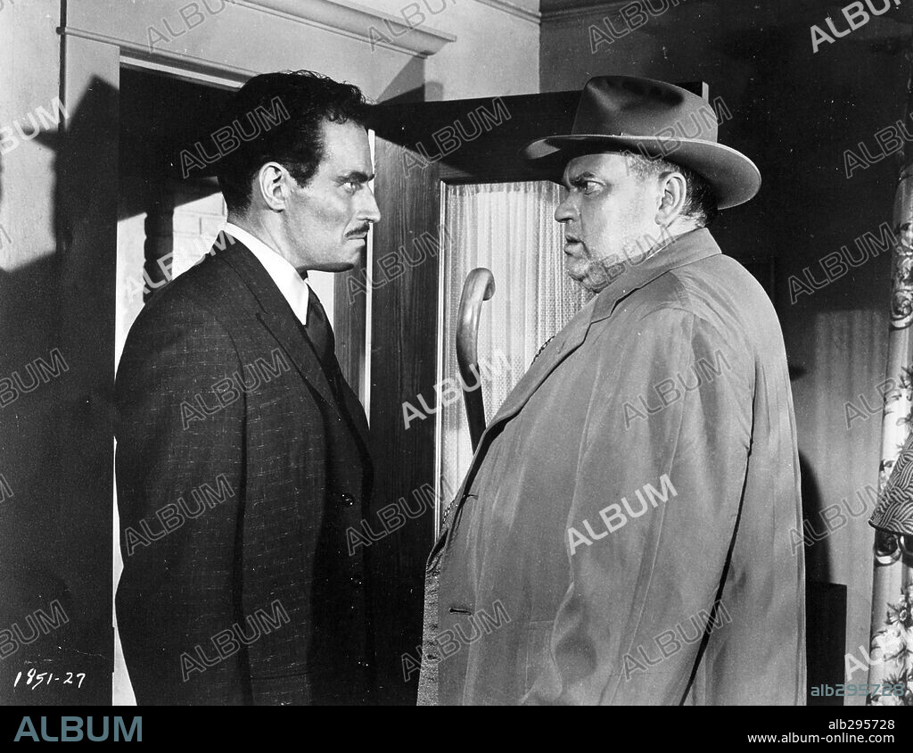 CHARLTON HESTON y ORSON WELLES en SED DE MAL, 1958 (TOUCH OF EVIL), dirigida por ORSON WELLES. Copyright UNIVERSAL PICTURES.