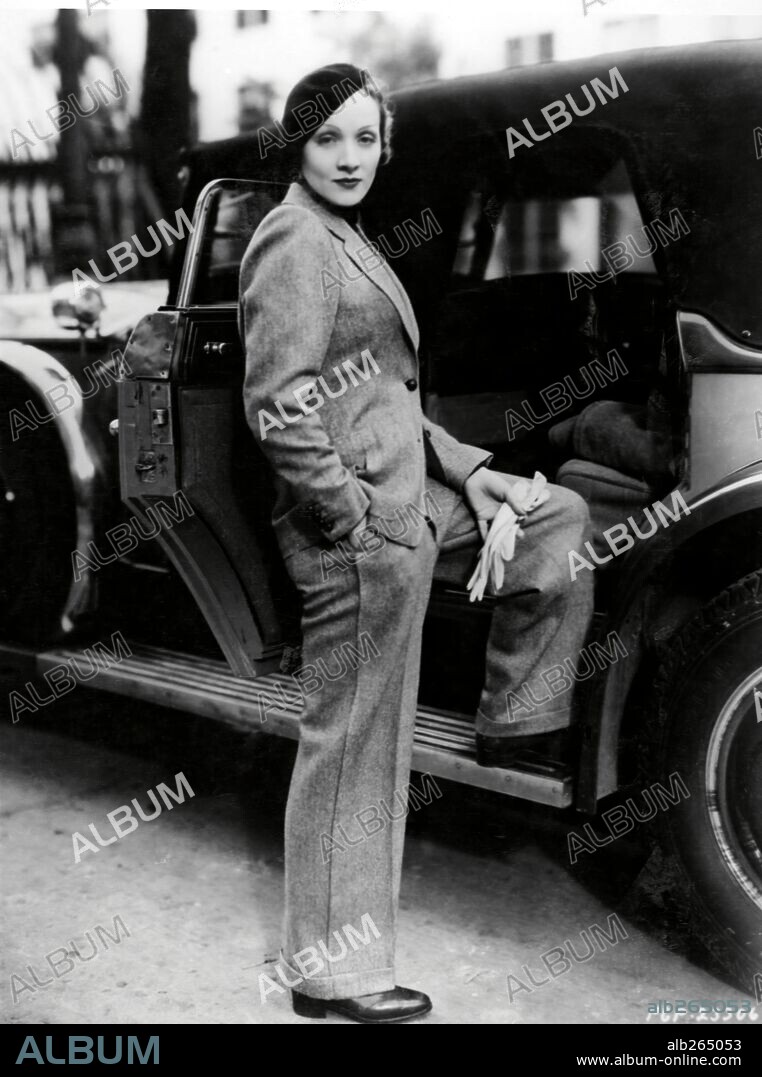 MARLENE DIETRICH. 1935