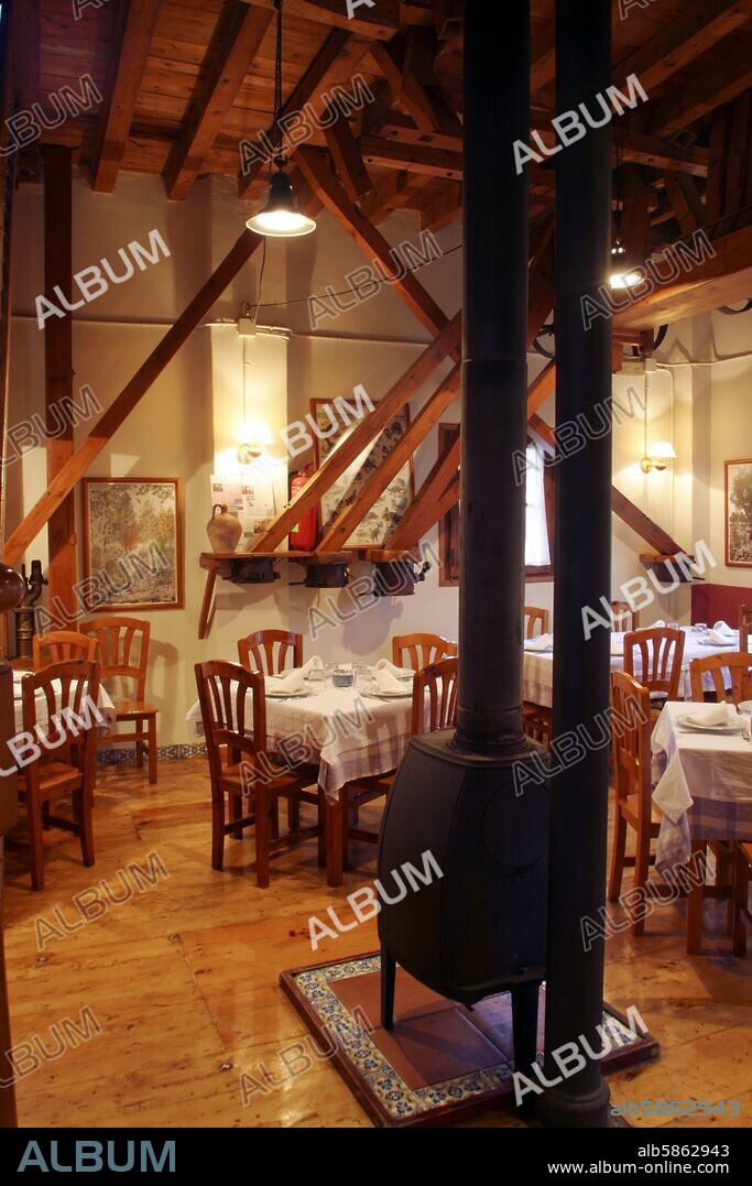 Enciso: Restaurante "La Fábrica" ;(antiguo molino).