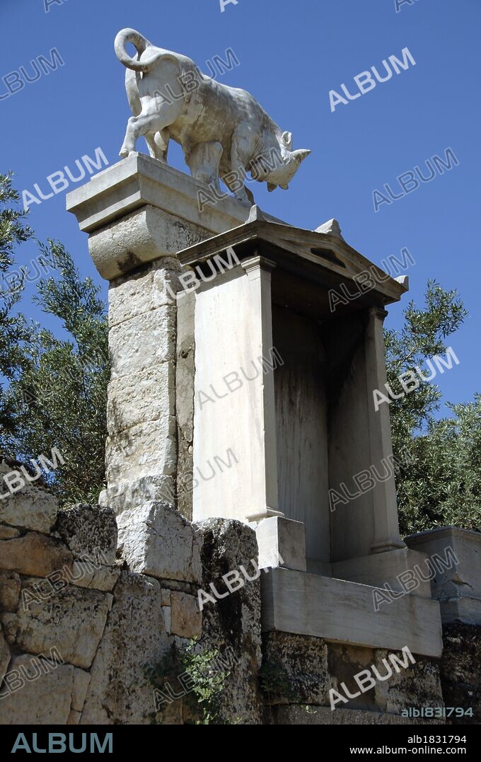 GRECIA. Monumento funerario de Dionysios Kollyestos. CEMENTERIO DEL CERAMICO (KERAMEIKOS), ATENAS.