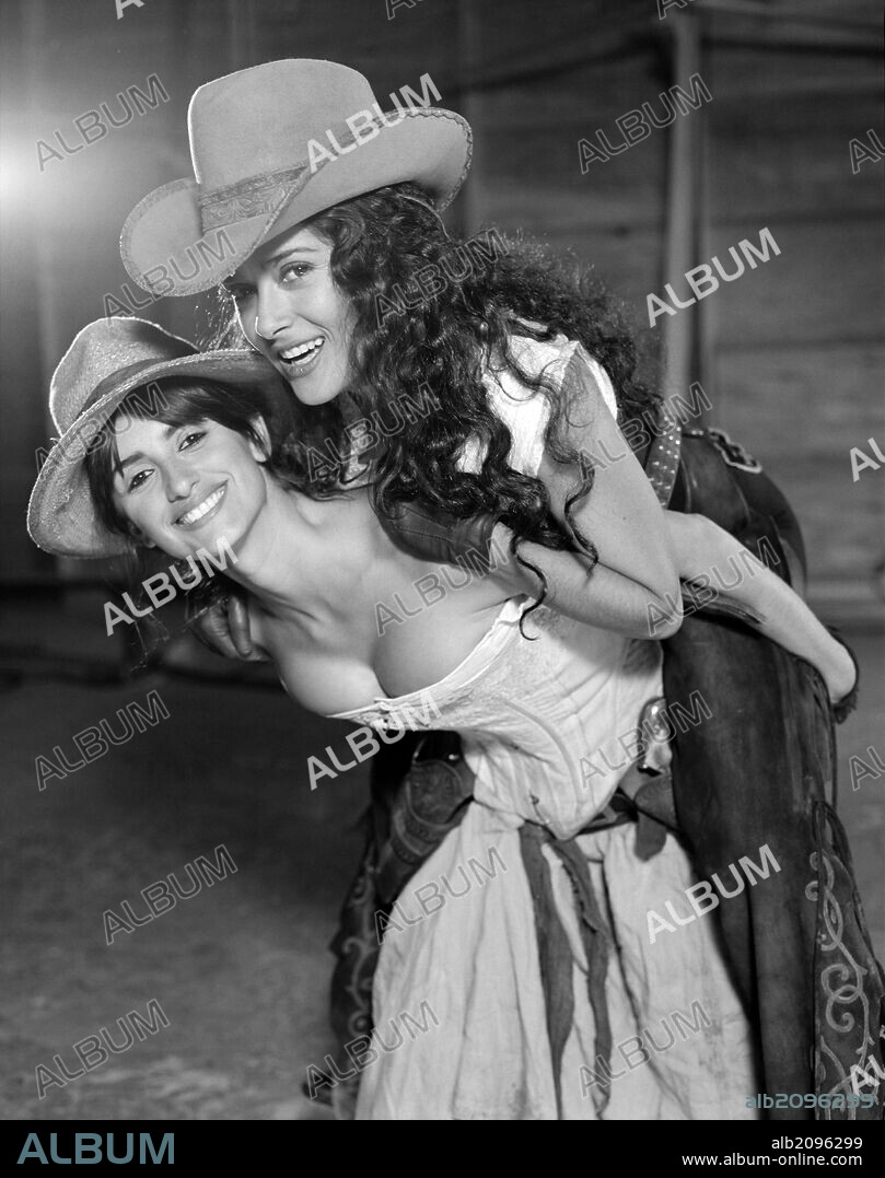 PENELOPE CRUZ und SALMA HAYEK in BANDIDAS, 2006, unter der Regie von ESPEN SANDBERG. Copyright 20TH CENTURY FOX.
