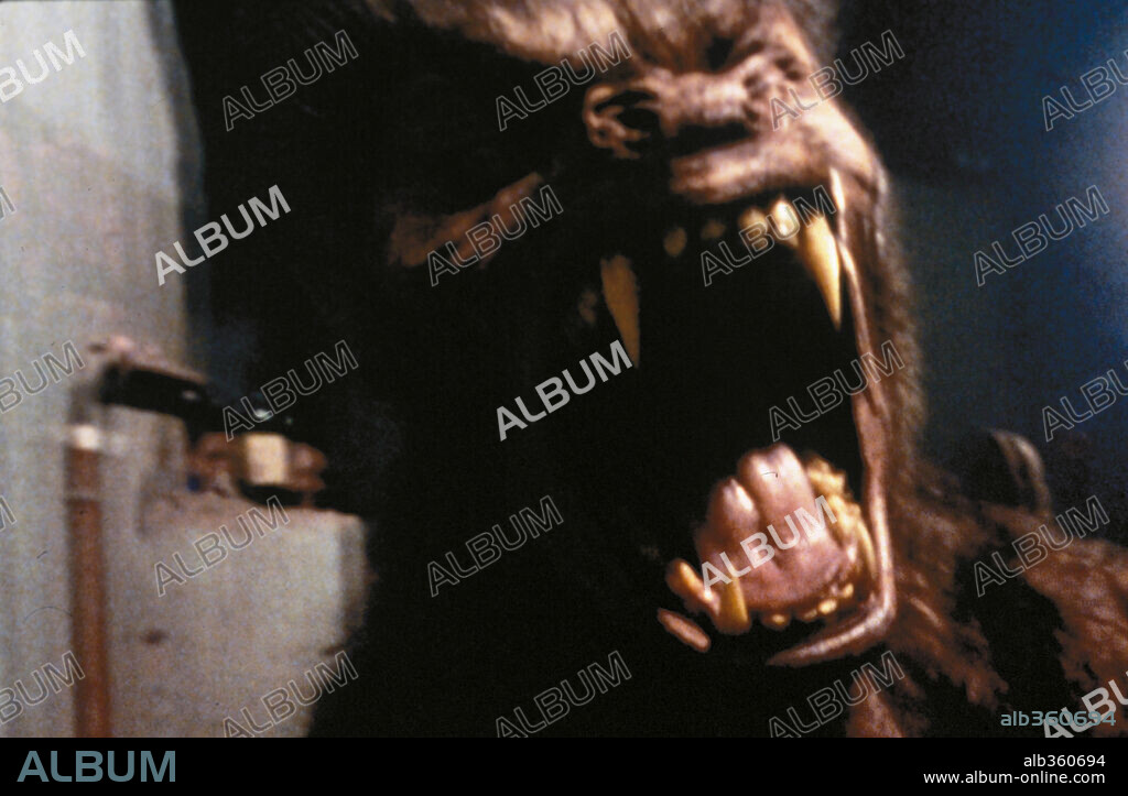 UN HOMBRE LOBO AMERICANO EN PARÍS, 1997 (AMERICAN WEREWOLF IN PARIS), dirigida por ANTHONY WALLER. Copyright STONEWOOD COM./HOLLYWOOD PICTURES.