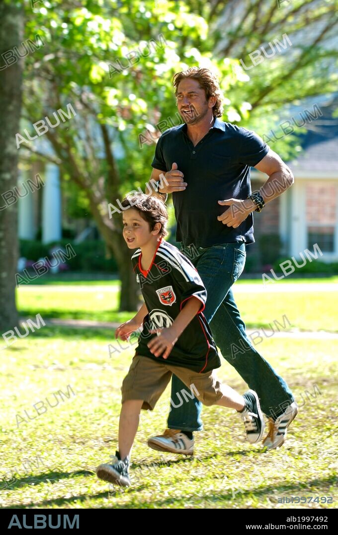 GERARD BUTLER y NOAH LOMAX en UN BUEN PARTIDO, 2012 (PLAYING FOR KEEPS), dirigida por GABRIELE MUCCINO. Copyright ECLECTIC PICTURES.
