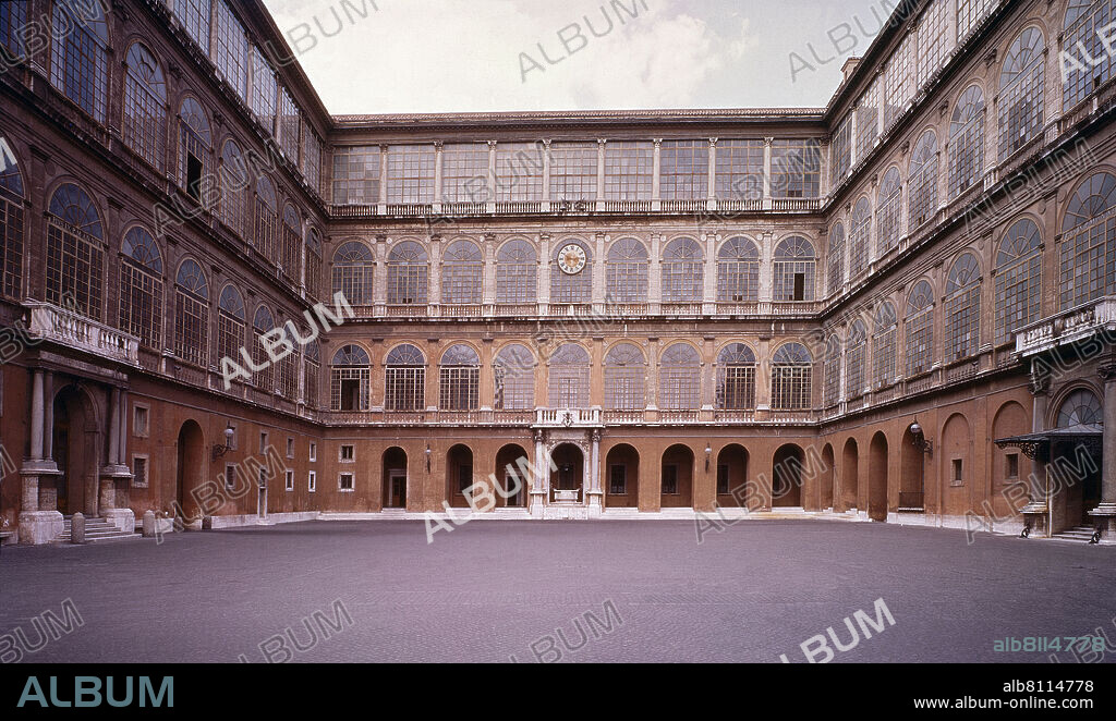 DONATO BRAMANTE (1444-1514). PATIO DE SAN DAMASO - SIGLO XVI - RENACIMIENTO ITALIANO.