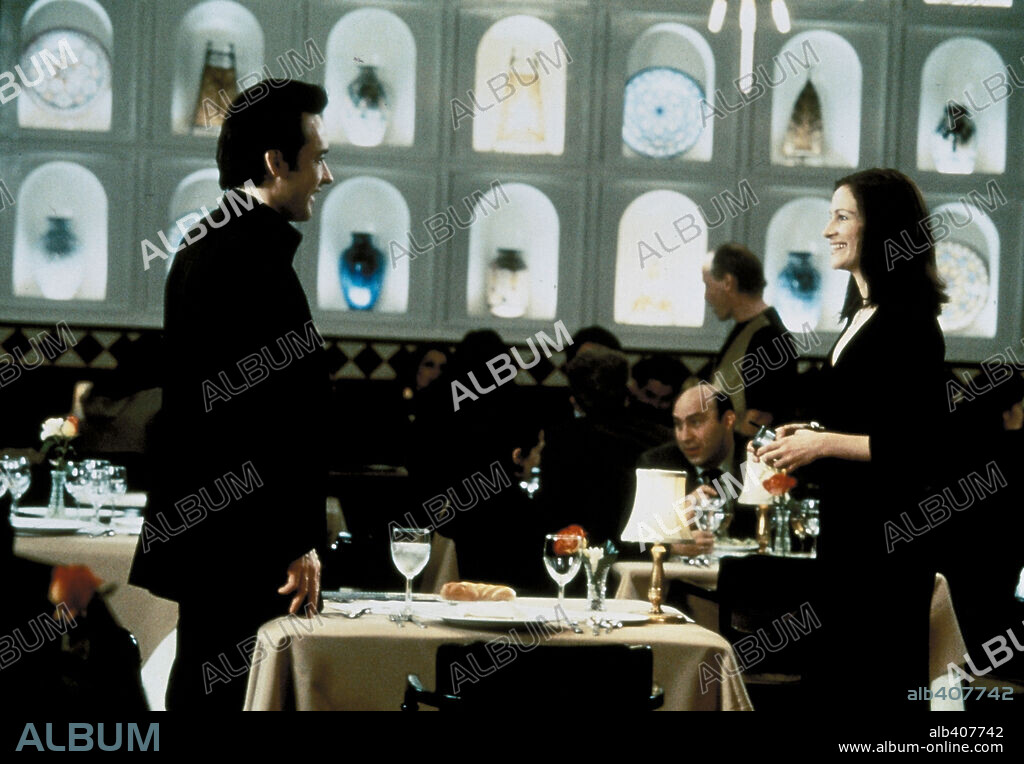 JOHN CUSACK y JULIA ROBERTS en LA PAREJA DEL AÑO, 2001 (AMERICA'S SWEETHEARTS), dirigida por JOE ROTH. Copyright REVOLUTION STUDIOS / GORDON, MELINDA SUE.