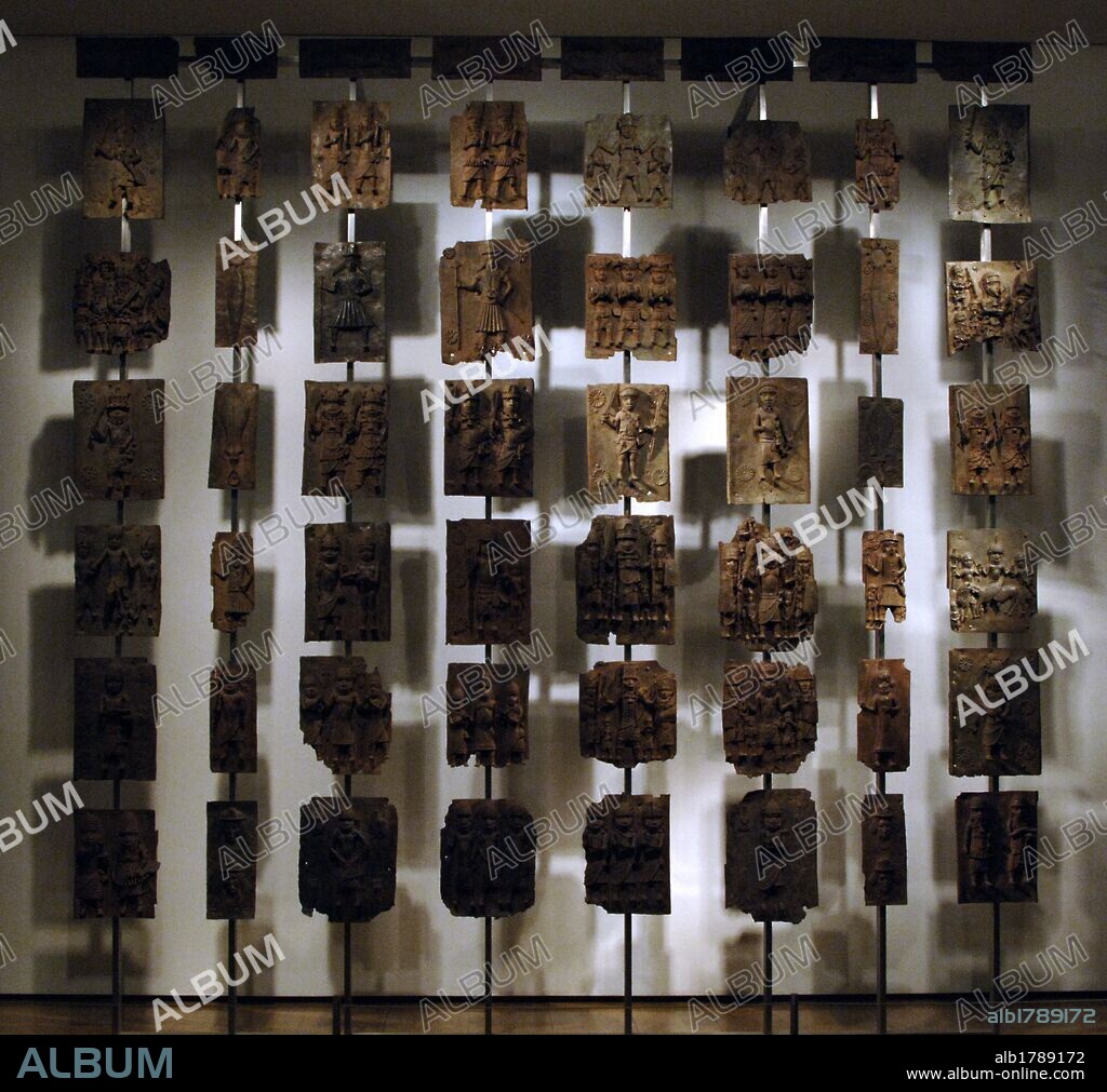 ARTE AFRICANO. NIGERIA. S. XVI. BRONCES DE BENIN. Vista de algunos ejemplares. Estarían ubicados en los pilares que sostendrían la cubierta del Palacio Real de Benin. Bronce o latón. Museo Británico. Londres. Inglaterra. Reino Unido.