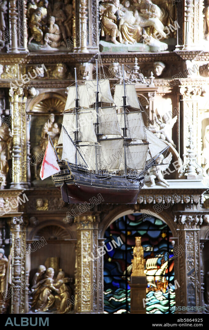 Santuario de Itziar; virgen / retablo plateresco con superposición de goleta representando la fuerte presencia marinera en la vida de la costa vasca.