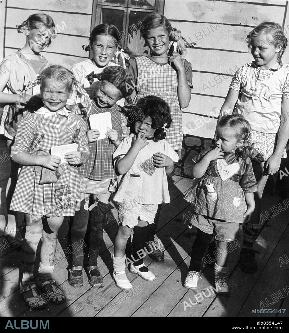 STOCKHOLM 1949. Swedish girls attends a Pippi Longstocking look-alike contest "Pippi of the day", during the Children's day festivities at Humlegarden in Stockholm, Sweden from august 21 to September 4, 1949.. Photo: Hagert Åhlén & Åkerlund / TT News Agency / Code: 3001.