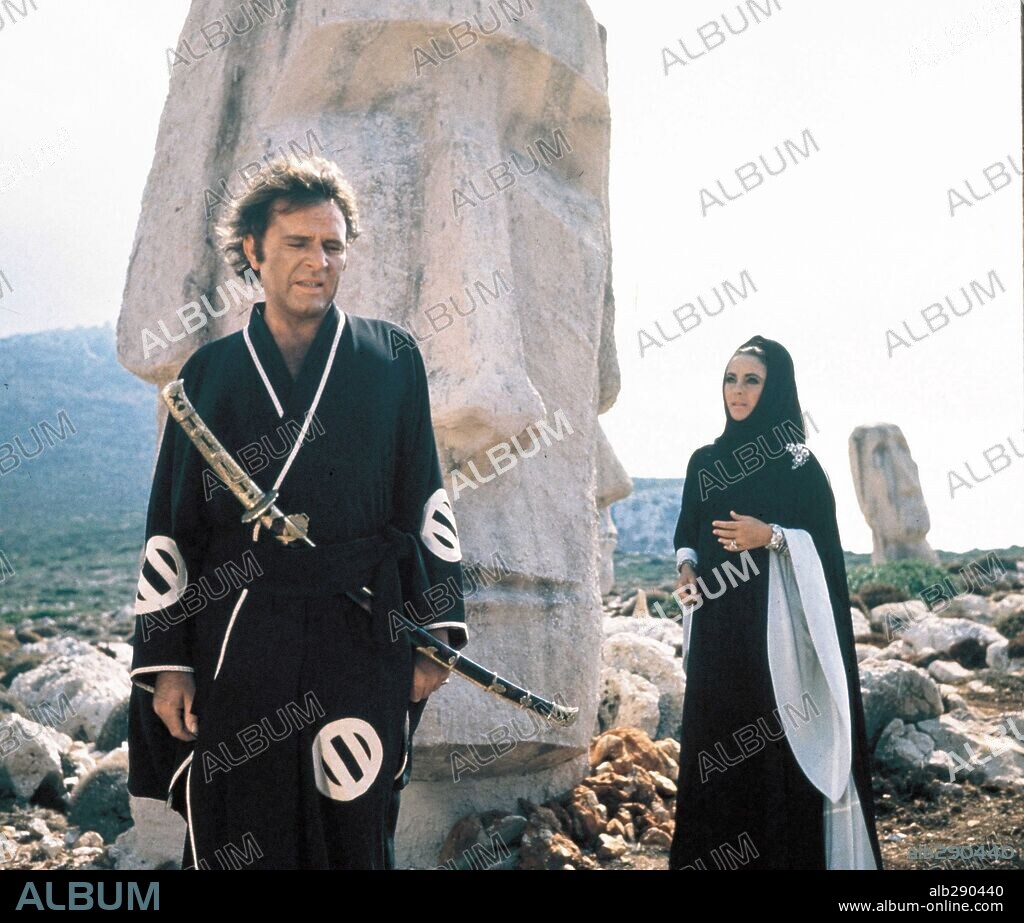 ELIZABETH TAYLOR et RICHARD BURTON dans BOOM, 1968, réalisé par JOSEPH LOSEY. Copyright UNIVERSAL PICTURES.