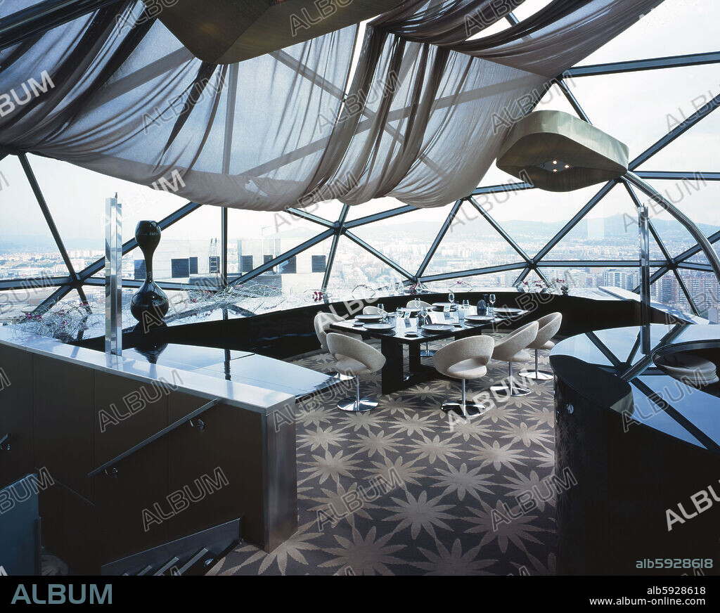 NEW HESPERIA TOWER HOTEL (2006) EVO Restaunrant located in the glass dome.