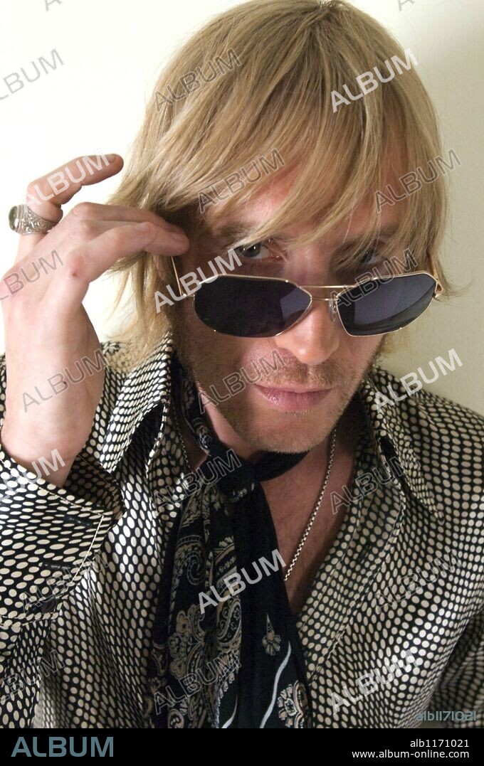 RHYS IFANS in THE BOAT THAT ROCKED, 2009, directed by RICHARD CURTIS. Copyright WORKING TITTLE FILMS.