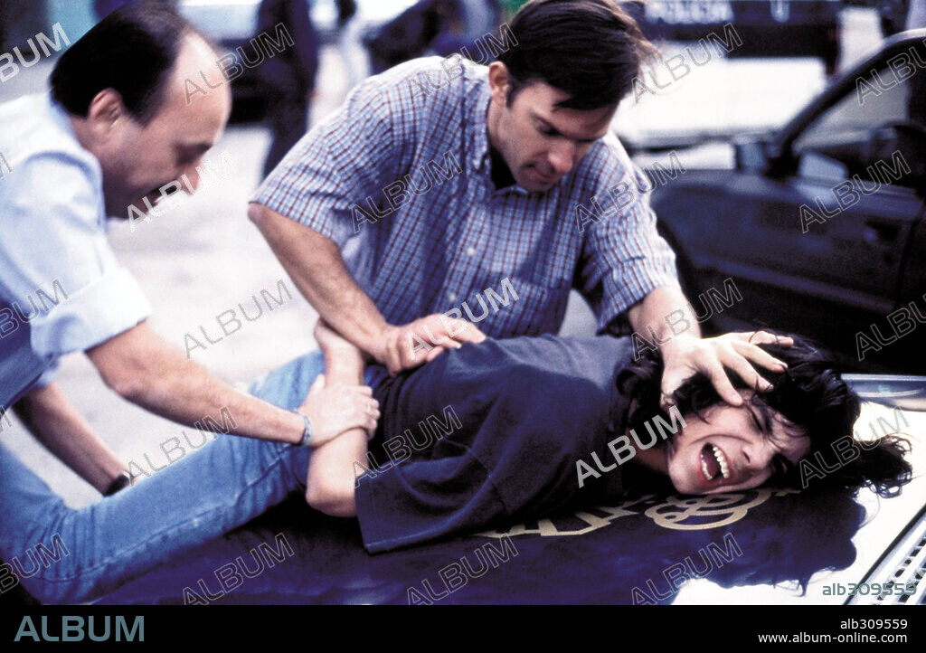 CRISPULO CABEZAS en BARRIO, 1998, dirigida por FERNANDO LEON DE ARANOA. Copyright WARNER SOGEFILMS.