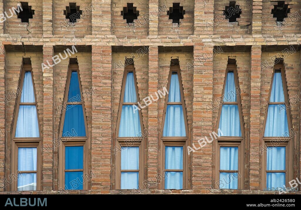 ANTONI GAUDÍ. Teresian School. Detail of the rear facade. Album
