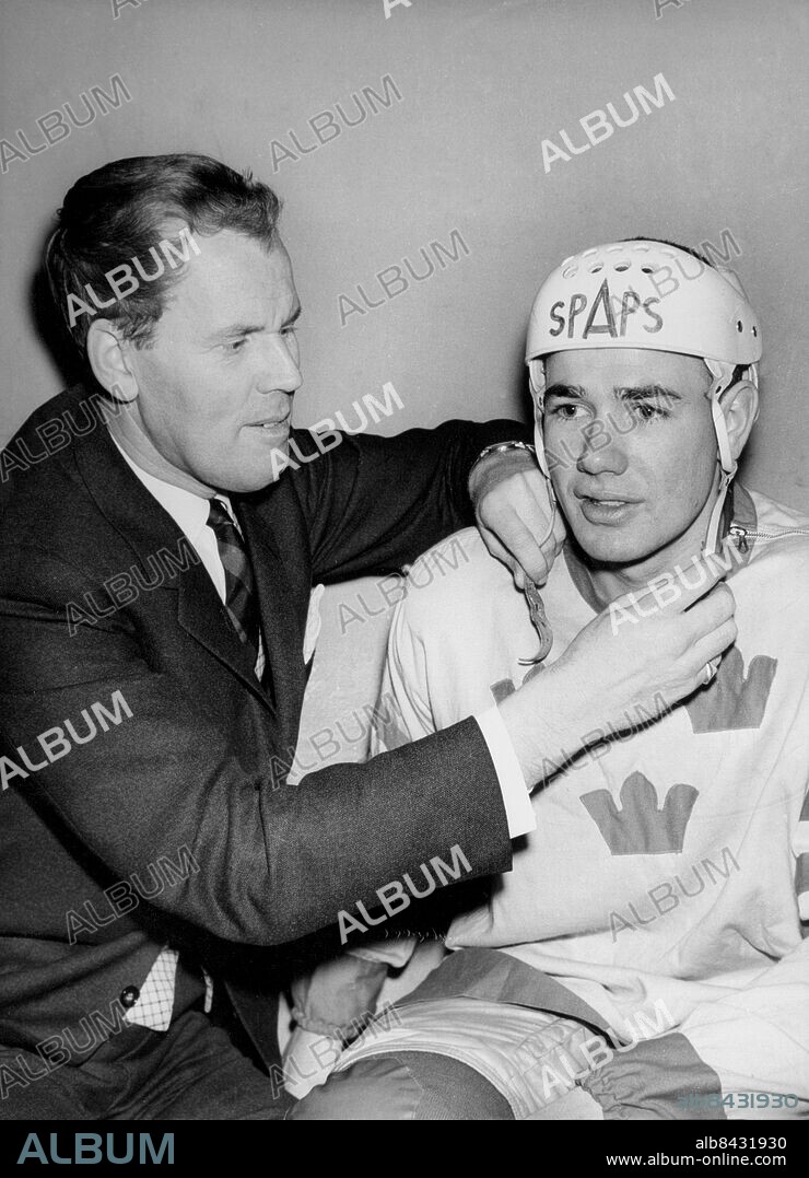 1960-tal.. Utan bildtext. Not. Lill-Stöveln Öberg Anm. C-G Öberg (Lill-Stöveln), f. 1938, svensk ishockeyspelare (forward), erövrade OS-silver 1964, VM-silver 1963 och 1967 samt VM-brons 1958 och 1965. Tre Kronor Emblem Ögonbryn Spaps Idrottsmän Hjälmar CD545 persons: CARL-GÖRAN ÖBERG sites: SVERIGE.