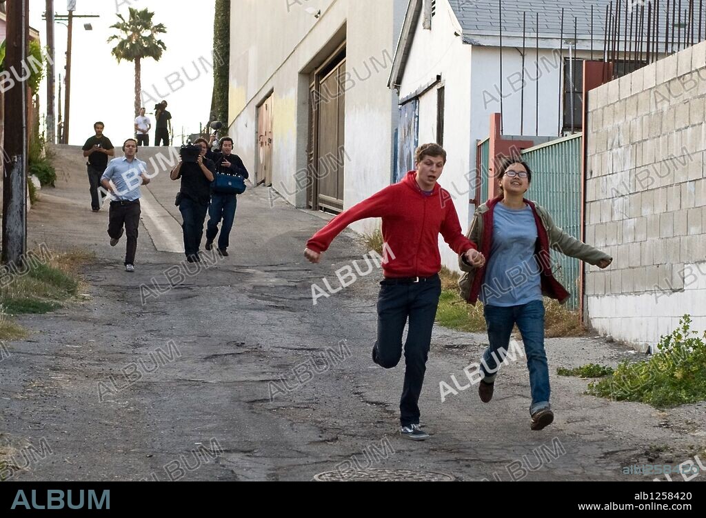 CHARLYNE YI und MICHAEL CERA in PAPER HEART, 2009, unter der Regie von NICHOLAS JASENOVEC. Copyright ANCHOR BAY ENTERTAINMENT/PAPER HEART PRODUCTIONS.