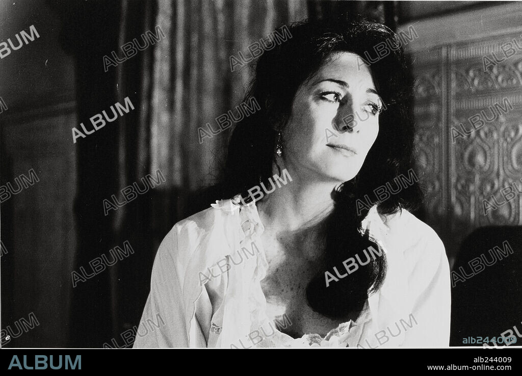 ANJELICA HUSTON en DUBLINESES, 1987 (THE DEAD), dirigida por JOHN HUSTON. Copyright LIFFEY FILMS.