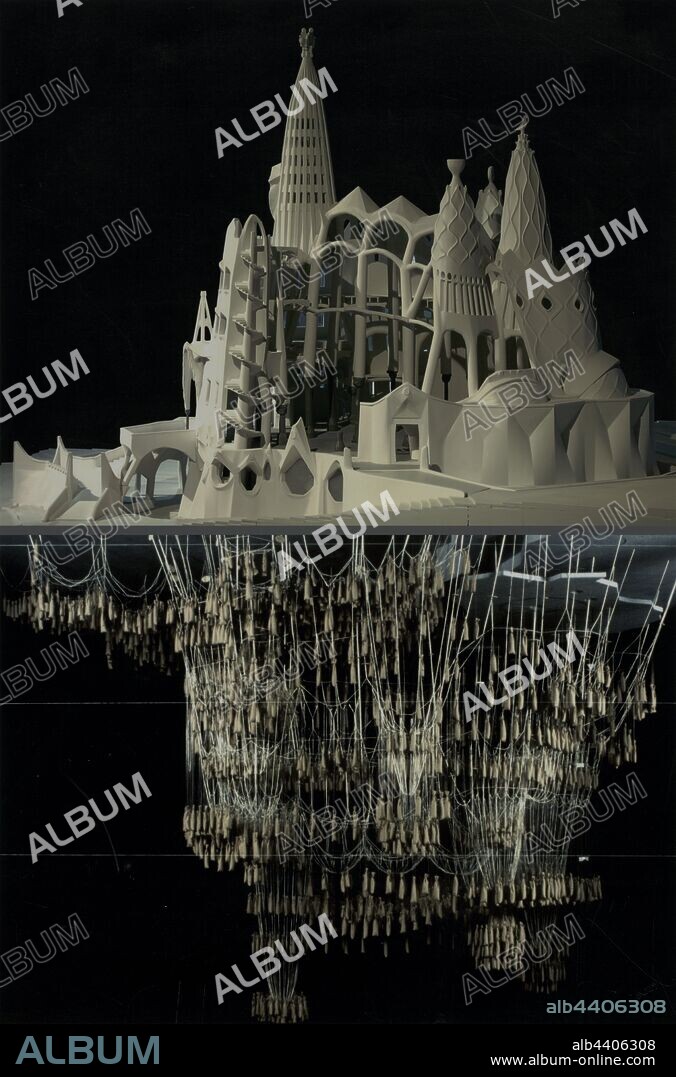 UNIVERSITY OF STUTTGART y UNIVERSITY OF INNSBRUCK. Maqueta colgante de la Iglesia de la Colonia Güell de Antoni Gaudi, Barcelona, 1983-2008.