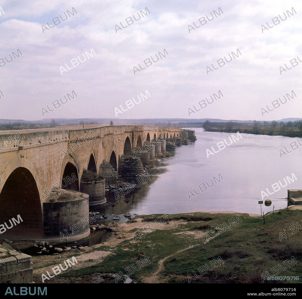 AUTOR LIBRE 01307. PUENTE DE TORO SOBRE EL RIO DUERO - SIGLO XII.