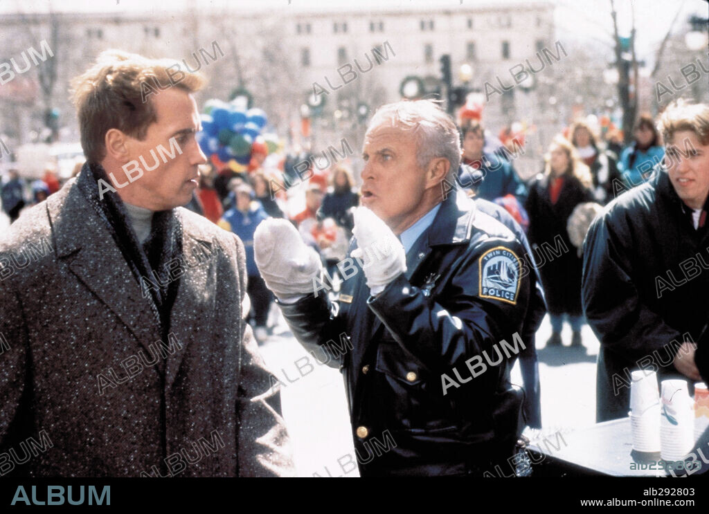 ARNOLD SCHWARZENEGGER dans JINGLE ALL THE WAY, 1996, réalisé par BRIAN LEVANT. Copyright 20TH CENTURY FOX.