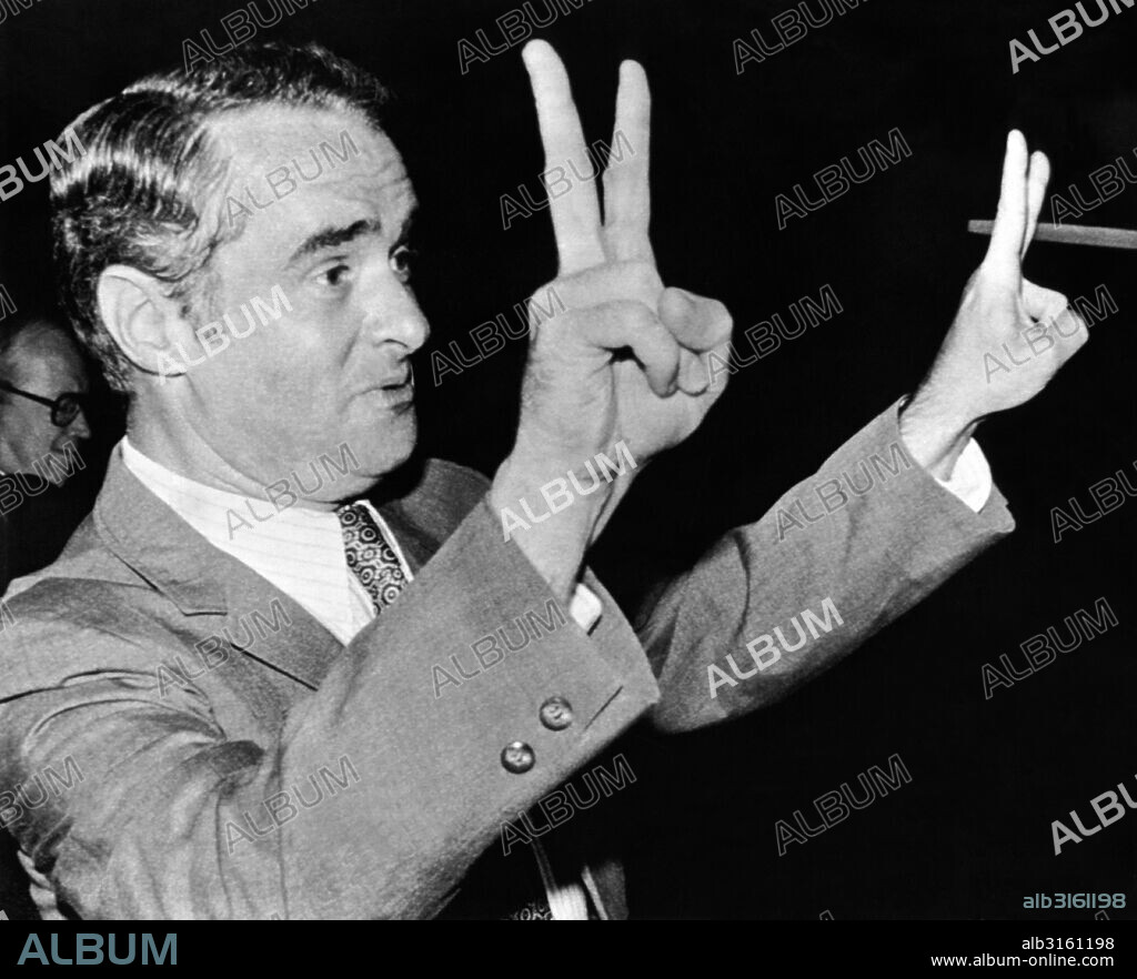 Los Angeles, California: July 26, 1972 Senator and Democratic vice presidential candidate Thomas Eagleton signals peace to newsmen after more questioning about his past illnesses.