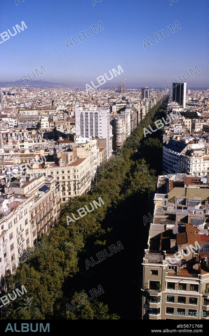 Avenida Diagonal; vista aérea desde plaza Francesc Macià hacia levante.