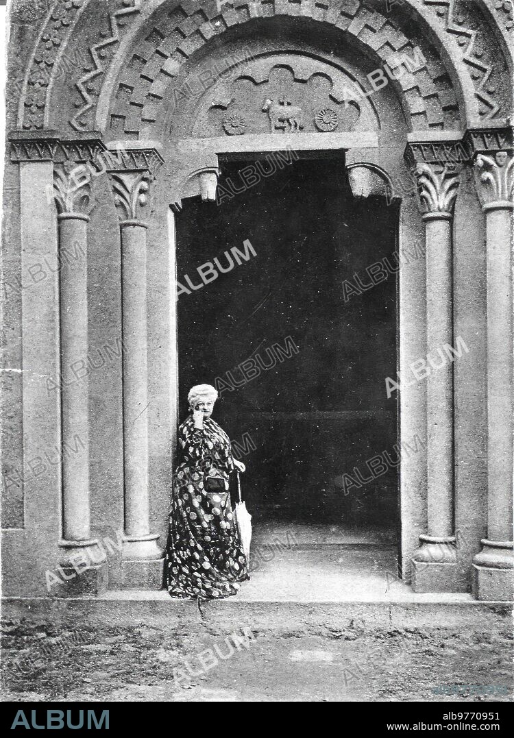 Sada (La Coruña), 1900 (CA.). Emilia Pardo Bazán, en el Pazo de Meirás, donde se casó en 1868.