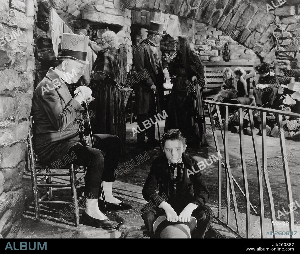 FREDDIE BARTHOLOMEW y W. C. FIELDS en DAVID COPPERFIELD, 1935 (PERSONAL HISTORY, ADVENTURES, EXPERIENCE, & OBSERVATION OF DAVID COPPERFIELD THE YOUNGER, THE), dirigida por GEORGE CUKOR. Copyright M.G.M.