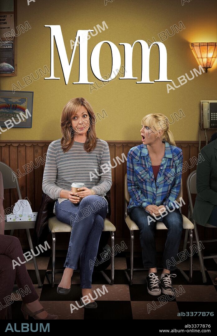 ALLISON JANNEY and ANNA FARIS in MOM, 2013, directed by CHUCK LORRE. Copyright WARNER BROS. TELEVISION.