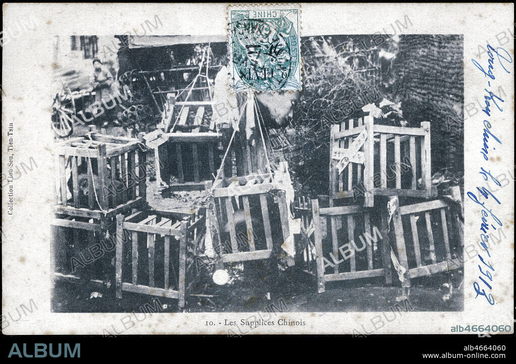 Les supplices chinois. Tetes de suplicies mises en cagette. Carte postale envoyee en 1913. Credit : Collection IM/KHARBINE-TAPABOR.