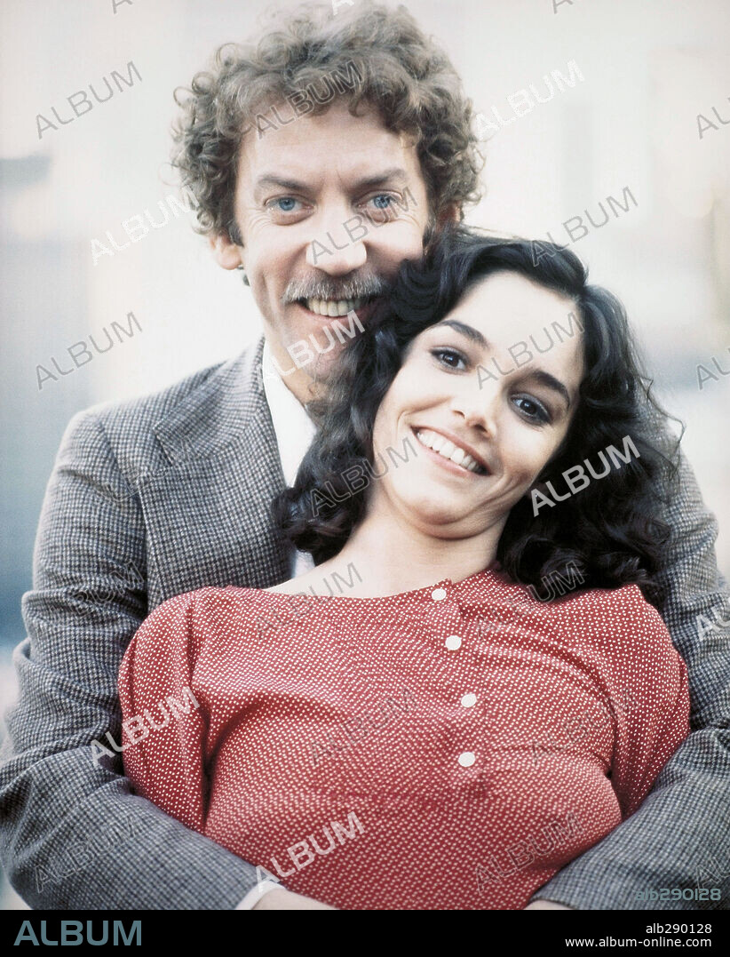 BROOKE ADAMS and DONALD SUTHERLAND in INVASION OF THE BODY SNATCHERS, 1978, directed by PHILIP KAUFMAN. Copyright UNITED ARTISTS.