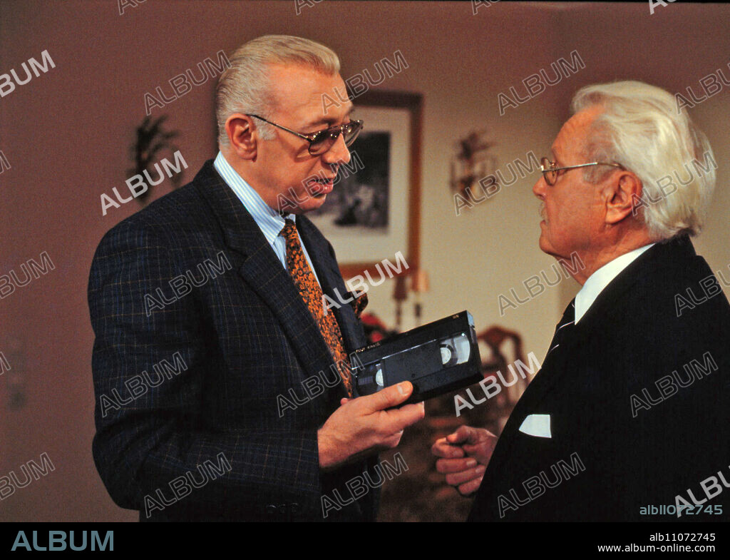 Derrick, ZDF TV crime series, 1991, episode: Mr. Borgelt's festive menus, scene: HORST TAPPERT as Chief Inspector Derrick and ERNST SCHRÖDER as Gustav Borgelt.