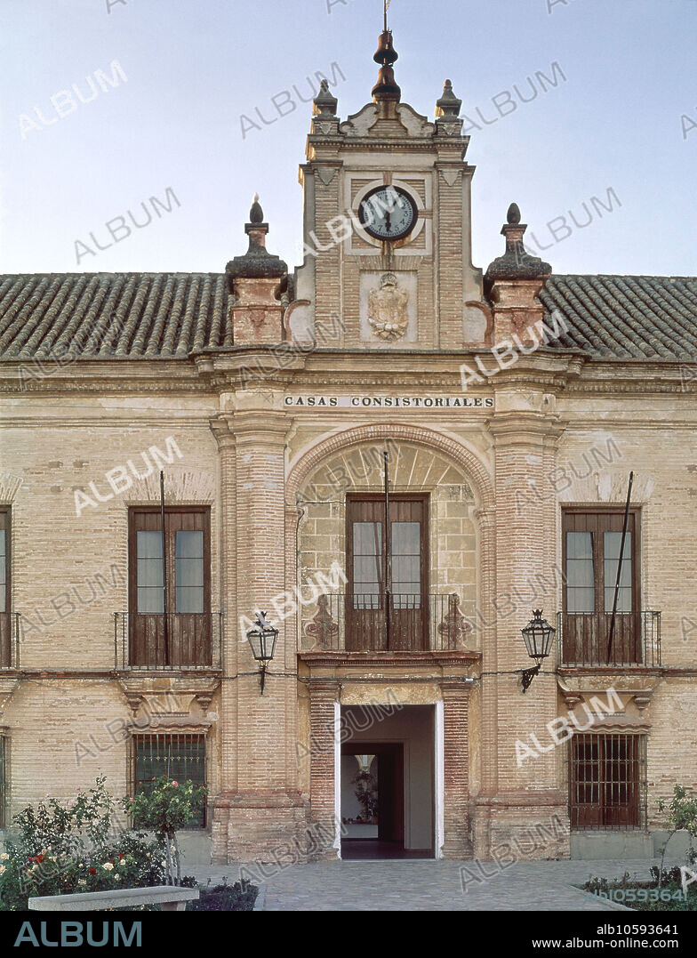 AUTOR LIBRE 01307. PORTADA DEL AYUNTAMIENTO DE LA CARLOTA INSTALADO EN EL ANTIGUO EDIFICIO DE LA REAL INTENDENCIA - 1794 - FOTO AÑOS 70.