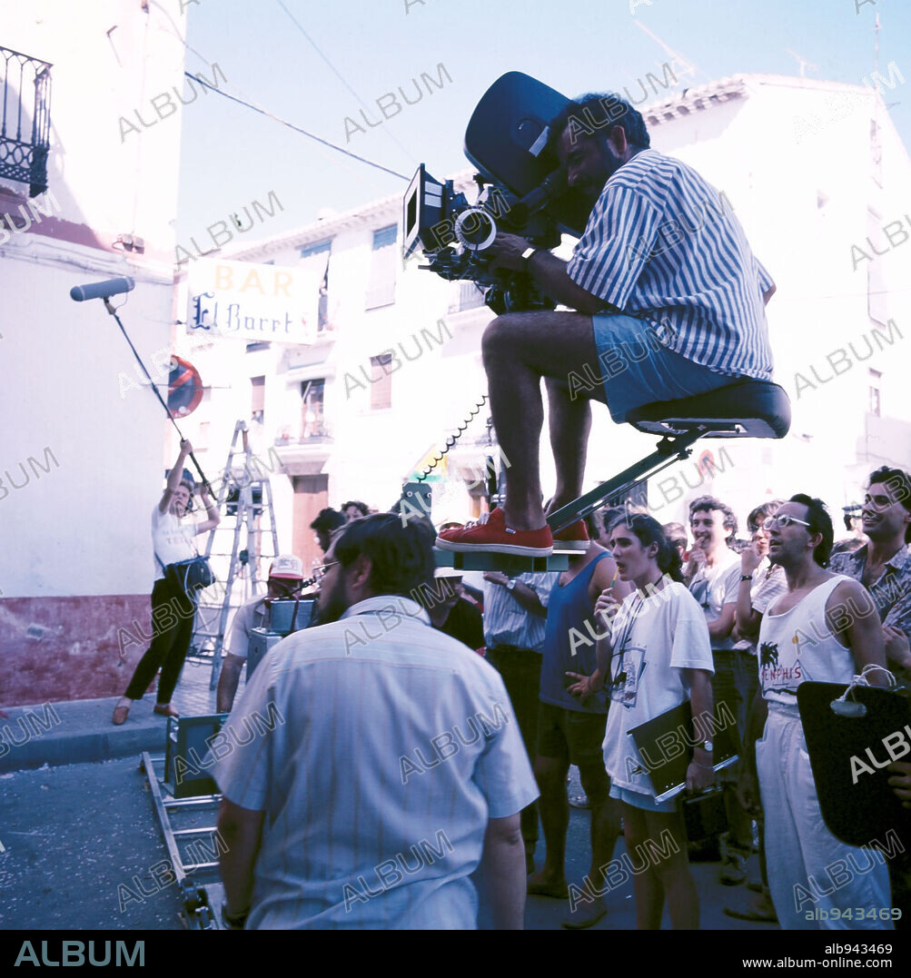 AMANECE COMO PUEDAS, 1988, dirigida por ANTONI P. CANET.