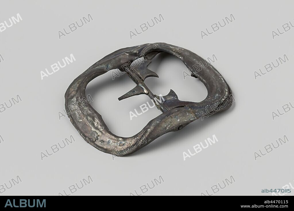 Shoe buckle from the wreck of the East India dealer Hollandia, Shoe buckle. Buckle, chape buckle, shoe buckle, (3) fragment (1): (1) ring (5.8x4.8, 0.3t), molded, (1) spindle with tongue, (1) single-pronged loop, marks legible [GV, I, coat of arms or Amsterdam], Annet, Dutch East India Company, Hollandia (ship), anonymous, Netherlands, 1700 - in or before 13-Aug-1743, silver (metal), h 4.4 cm Ã— w 6 cm Ã— d 1.2 cm.