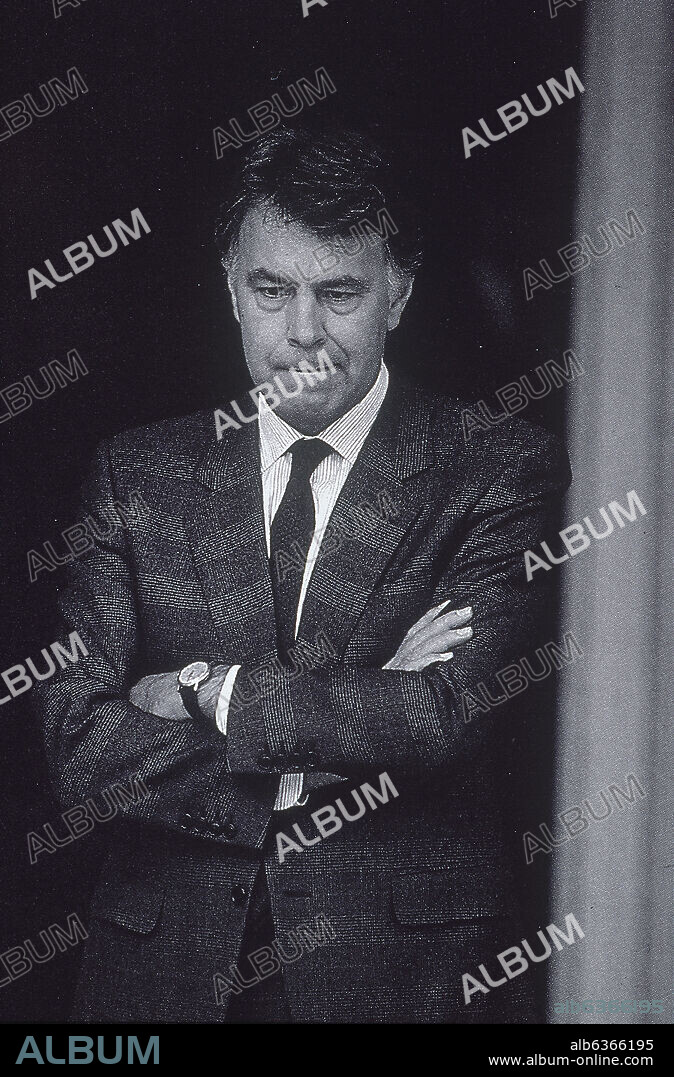 FELIPE GONZALEZ TRAS GANAR SUS CUARTAS ELECCIONES CONSECUTIVAS, 1992.