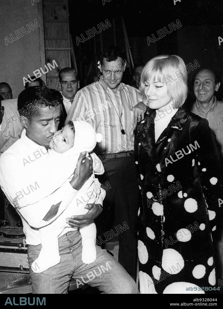 Sammy Davis Jr With His Wife May Britt And Their Son During A Break Of The Film Shooting, A Man Called Adam, January 15, 1966.
