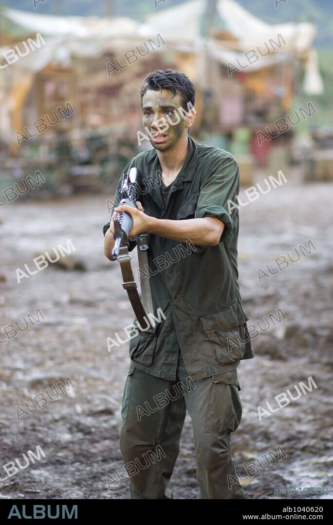 JAY BARUCHEL en TROPIC THUNDER: ¡UNA GUERRA MUY PERRA!, 2008 (TROPIC THUNDER), dirigida por BEN STILLER. Copyright DREAMWORKS SKG/RED HOUR FILMS/ROAD REBEL / WALLACE, MERIE W.